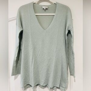 Aritzia Babaton Soft Green V-Neck Lightweight Sweater